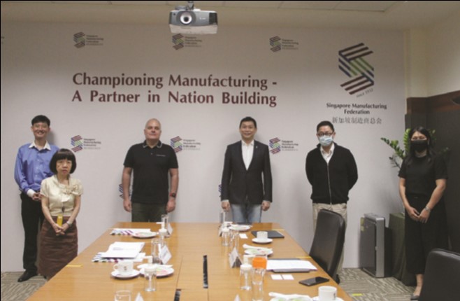 Mr Leonard Musatov ( third from left) and Mr Edward Tay ( first from left) paid a visit to the SMF 